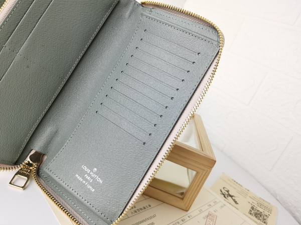 LVコピーウォレット着用イメージ